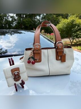 Coach Soho Purse + Wallet Set 🤎🤍